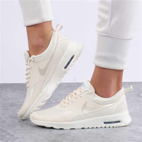 nike air max thea dames zwart sale|nike air max thea discount.